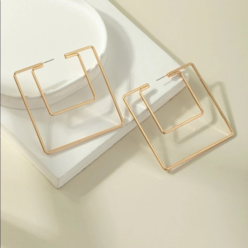 Geometric hoop earrings